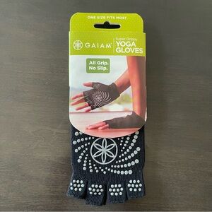 GAIAM Supper Grippy Yoga Gloves All Grip No Slip One Size Fits Most Black Gray